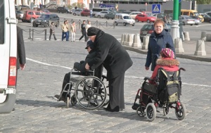 О программах помощи инвалидам в России